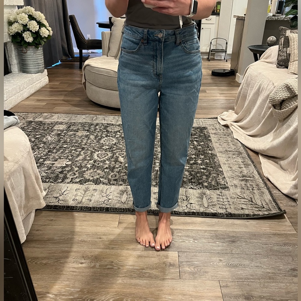 American eagle Mom jean size 4 Short